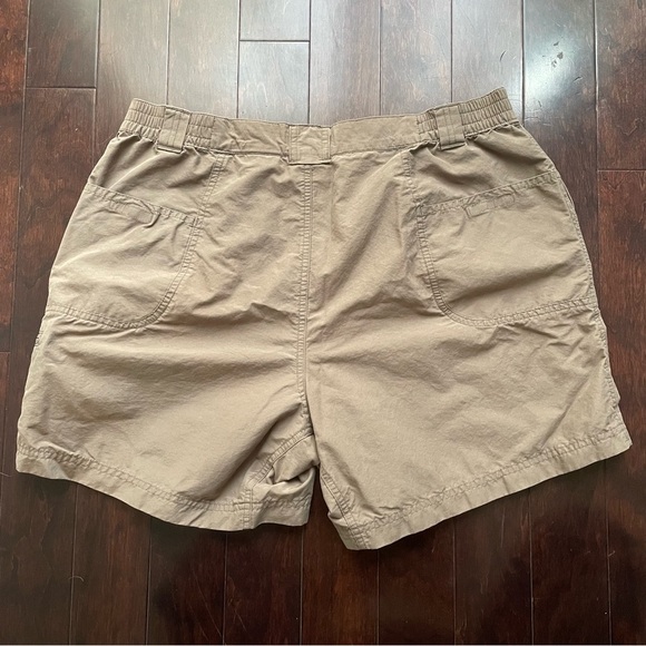 Columbia Sportswear Womens Khaki Cargo Utility Hiking Shorts sz Medium - Picture 3 of 4